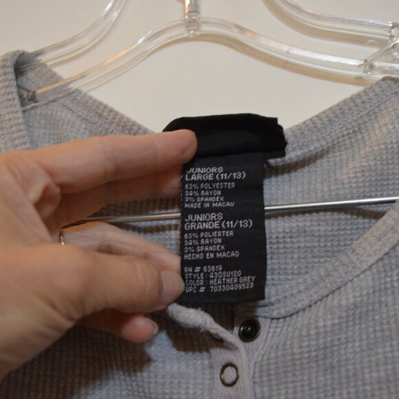 NO BOUNDARIES TM Stretch Knit Grey Short Sleeves 1/4 Snaps Juniors L (11/13) - Picture 5 of 5